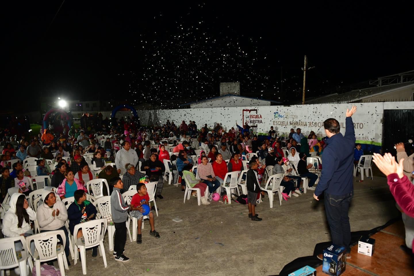 Mega Posada de Mon Marón Lleva aAegria y Espiritu Navideño a Habitantes