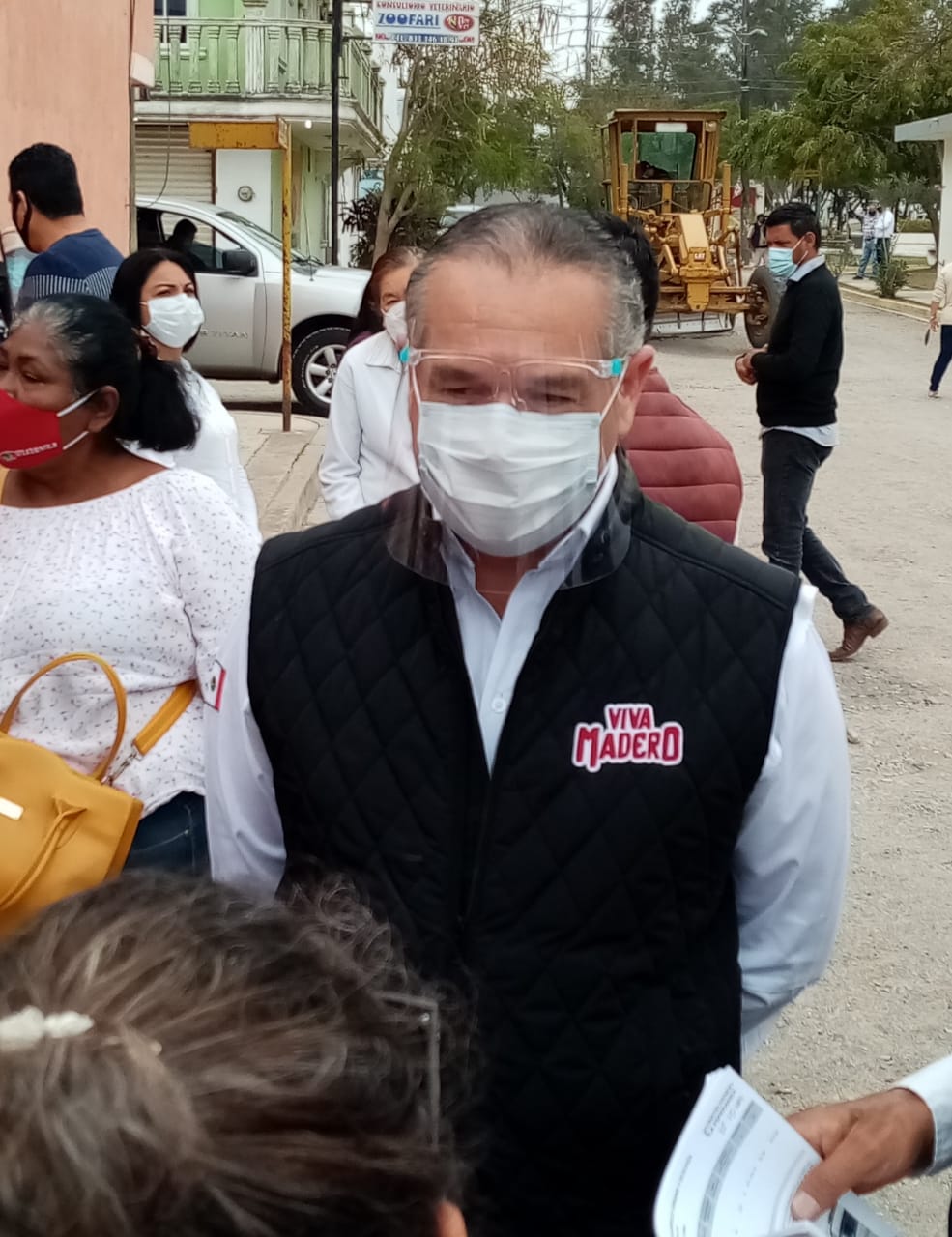 LA SUSPENSIÓN DE LA VACUNACIÓN ES POR NO HABER SUFICIENTES DOSIS.