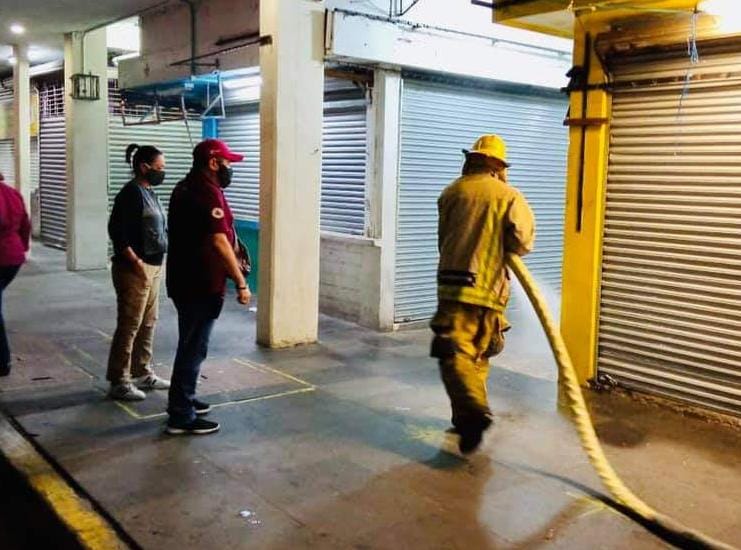 GOBIERNO DE MADERO SANITIZA LOCALES Y PASILLOS DEL MERCADO MUNICIPAL “18 DE MARZO”