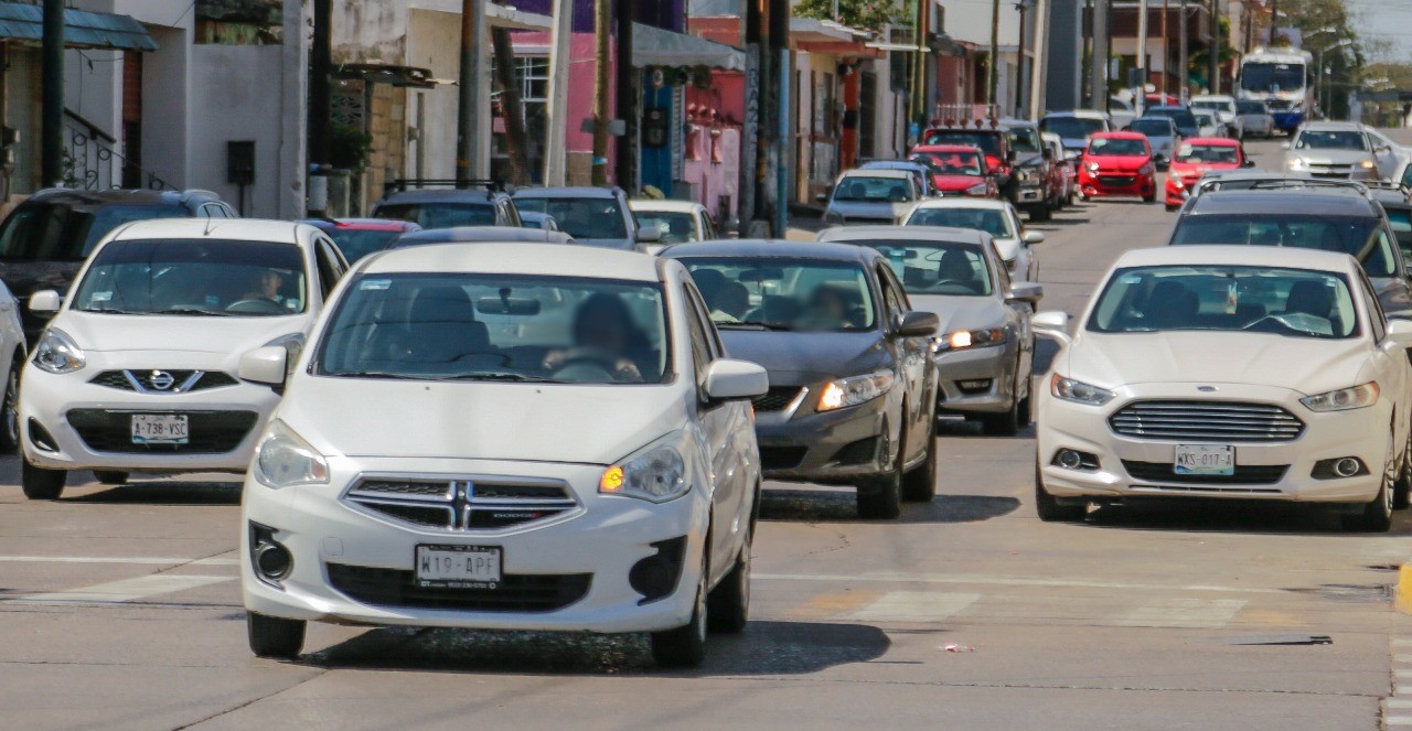 PIDEN AUTORIDADES A CONDUCTORES CEDER EL PASO A UNIDADES DE EMERGENCIA.