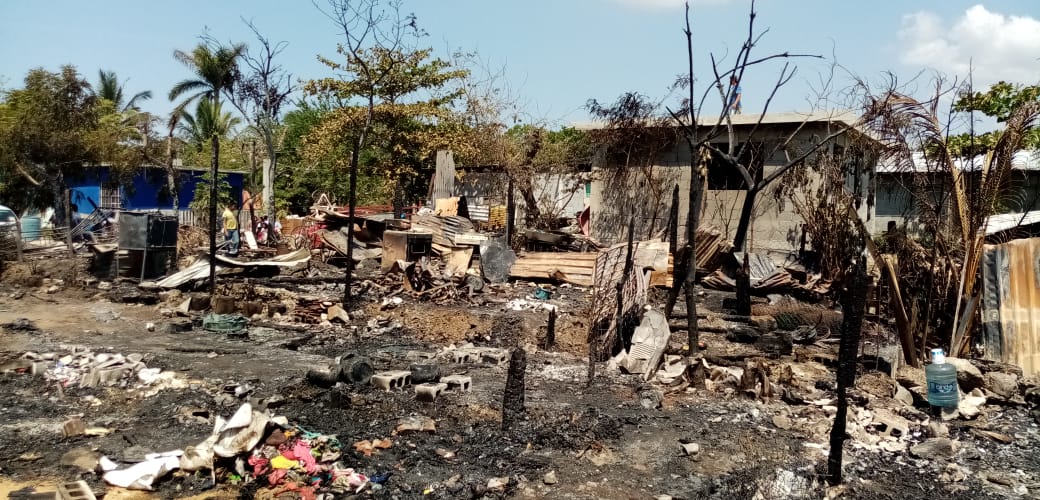 NUEVE FAMILIAS DE MADERO SE QUEDAN SIN PATRIMONIO POR INCENDIO.