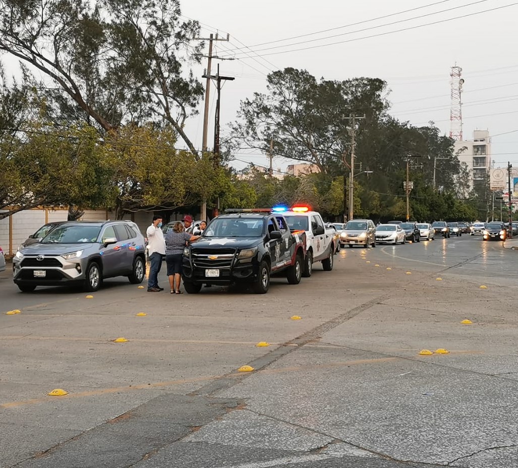 DIRECCIÓN DE TRÁNSITO EXHORTA A AUTOMOVILISTAS A CUMPLIR CON LOS SEÑALAMIENTOS VIALES.