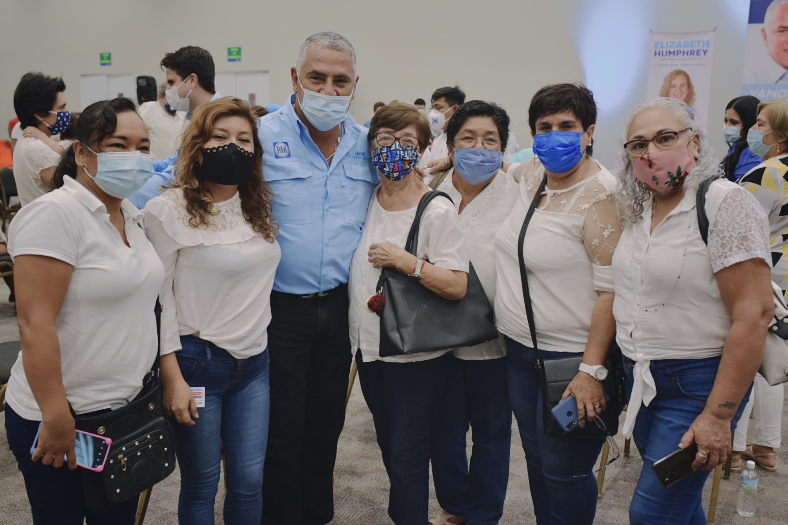 TRABAJADORES DE SALUD ALIADOS DE JAIME TURRUBIATES .