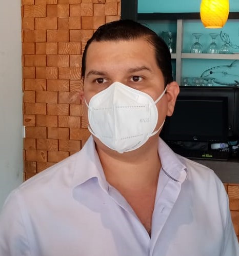 RESTAURANTEROS AFECTADOS POR COMPRAS DE PÁNICO DE AGUA.