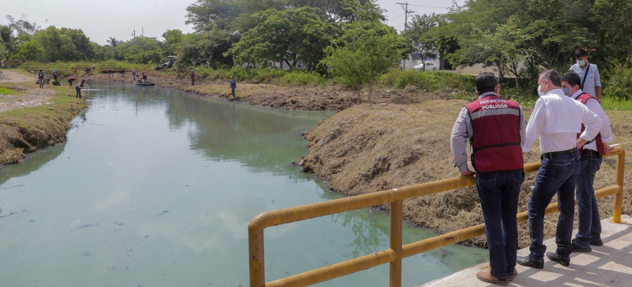 ARDUA LIMPIEZA Y DESAZOLVE DE CANALES EN CIUDAD MADERO.