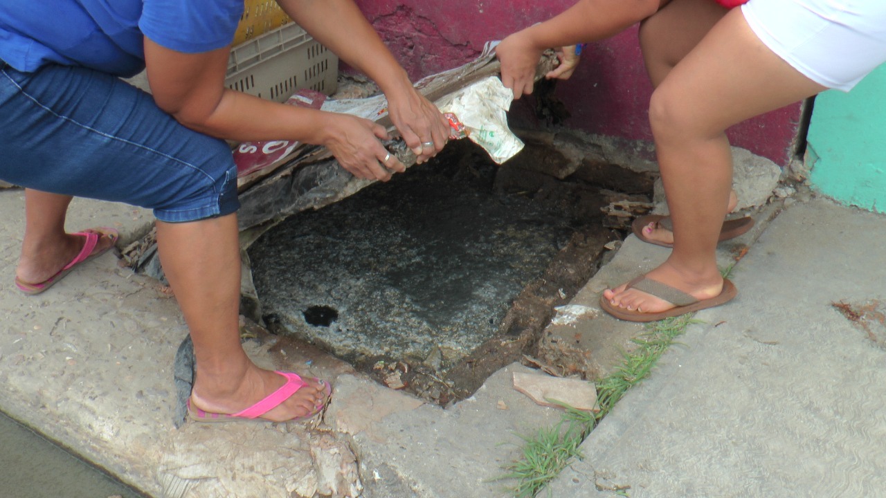 AGUAS NEGRAS DENTRO DE LOS DOMICILIOS.