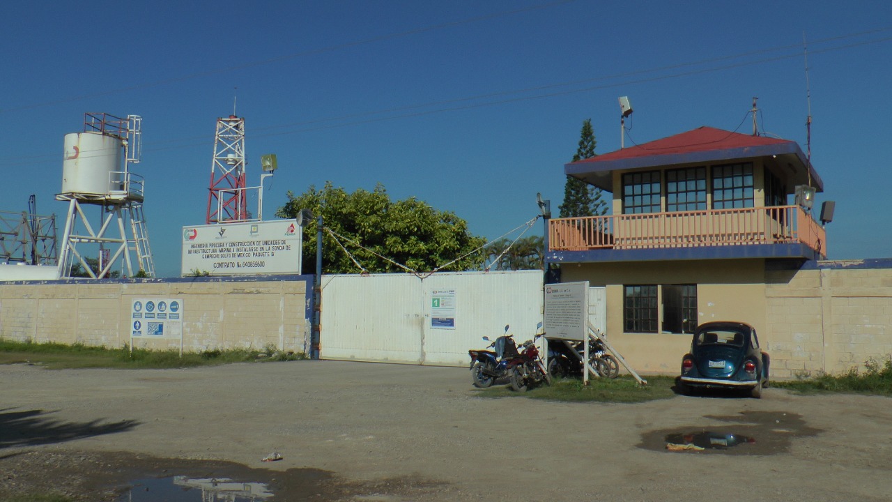 TRABAJADORES EXIGEN PAGO DE SUELDOS.