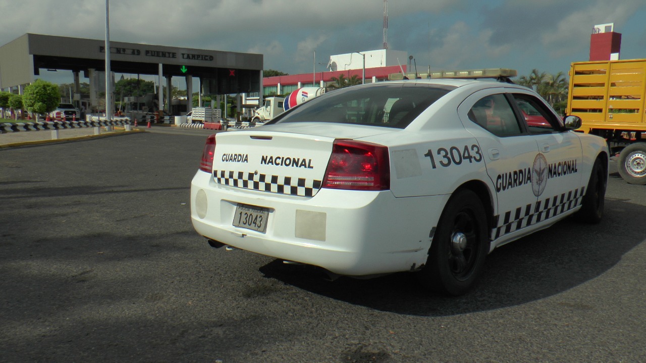 RETEN DE MIGRANTES EN PUENTE TAMPICO.