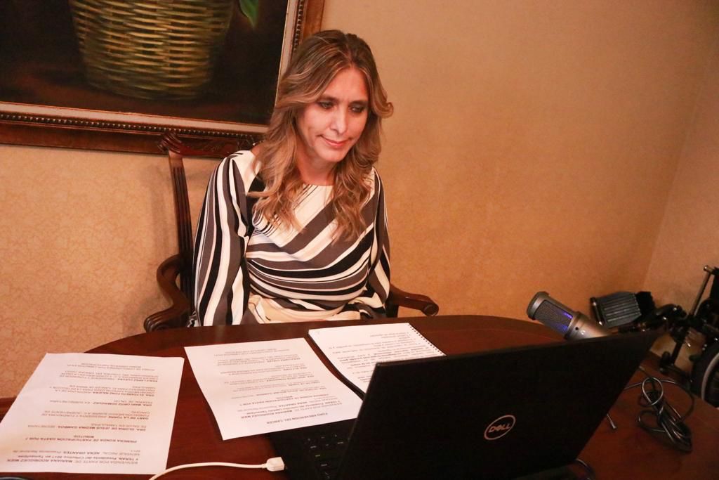 LA DRA. MAKI ESTHER ORTIZ DOMINGUEZ, EN CONFERENCIA CONTRA CANCER MAMÁ 50+1, UN EJEMPLO A SEGUIR.