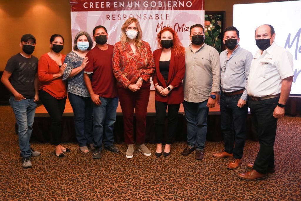 MAESTROS MATAMORENSES RECIBEN CON ENTUSIASMO A MAKI ORTIZ.