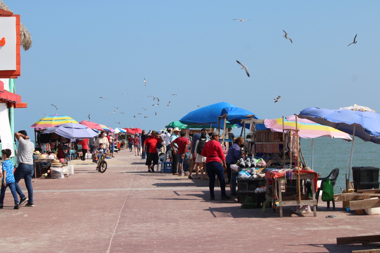 NO SE OTORGARON PERMISOS PARA VENDEDORES EN PLAYA.