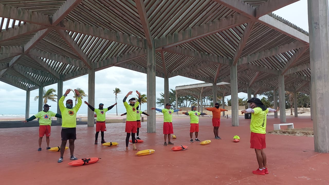 REFUERZAN CAPACITACIÓN PARA GUARDAVIDAS DE PLAYA MIRAMAR