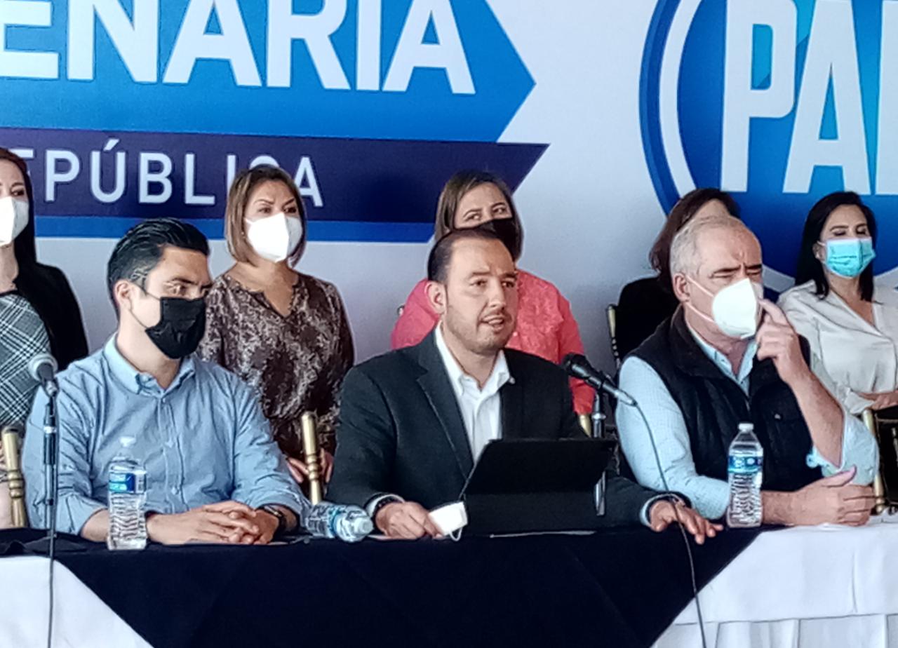 MARKO CORTÉS EXIGE A MARIO DELGADO EXPLICAR VÍNCULOS CON LOS CARMONA.