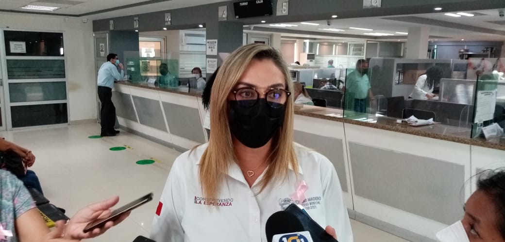 ADULTOS MAYORES PREFIEREN IR A LA VACUNA, QUE PAGAR EL PREDIAL.