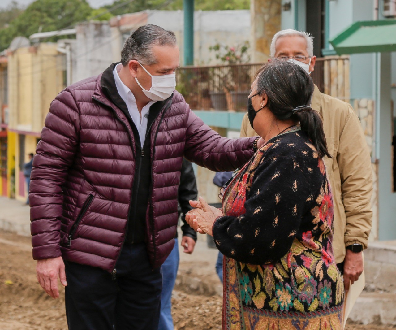 CONTINÚA ADRIÁN OSEGUERA CONSTRUYENDO LA ESPERANZA DE LOS MADERENSES.