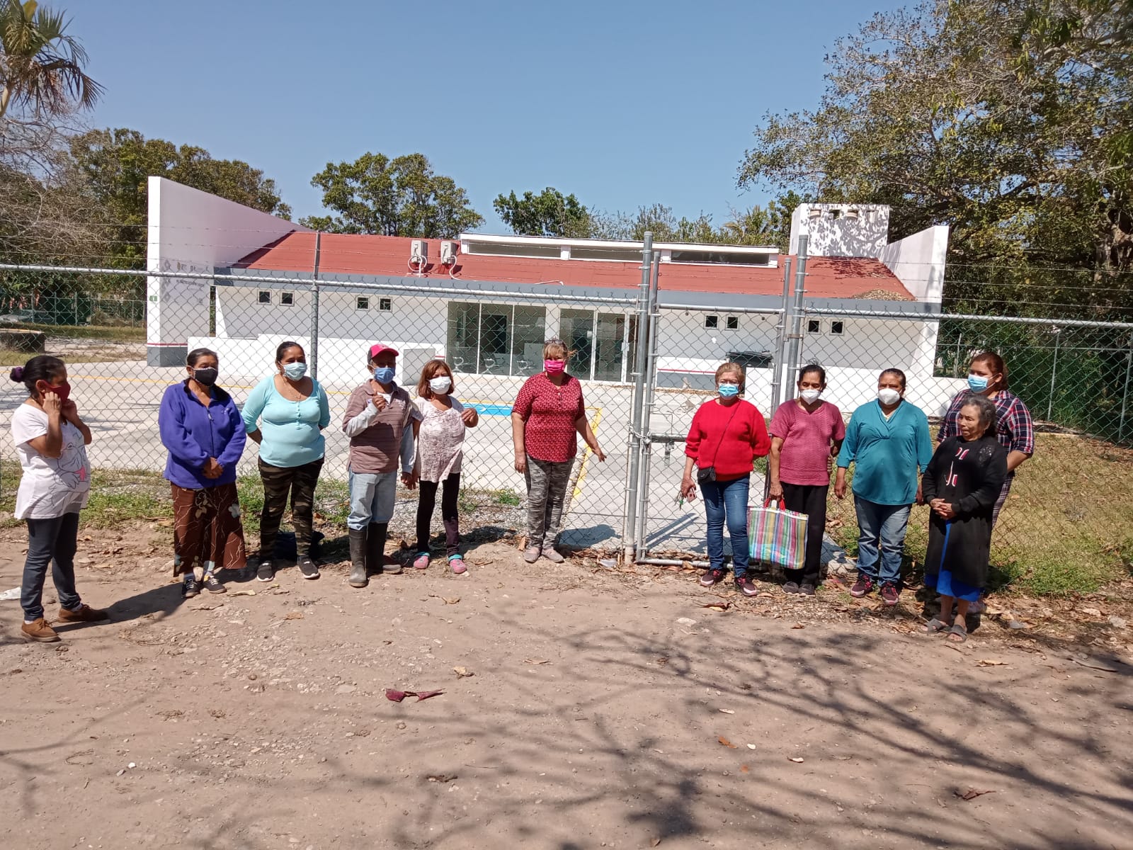 MUY BONITO CENTRO DE SALUD, PERO LE FALTA LO IMPORTANTE “UN DOCTOR”.