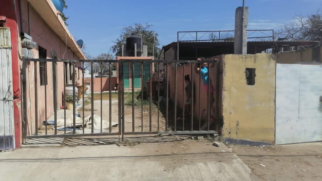 Desalojan a Humilde Mujer Con Apenas Semanas de Haber Dado a Luz.