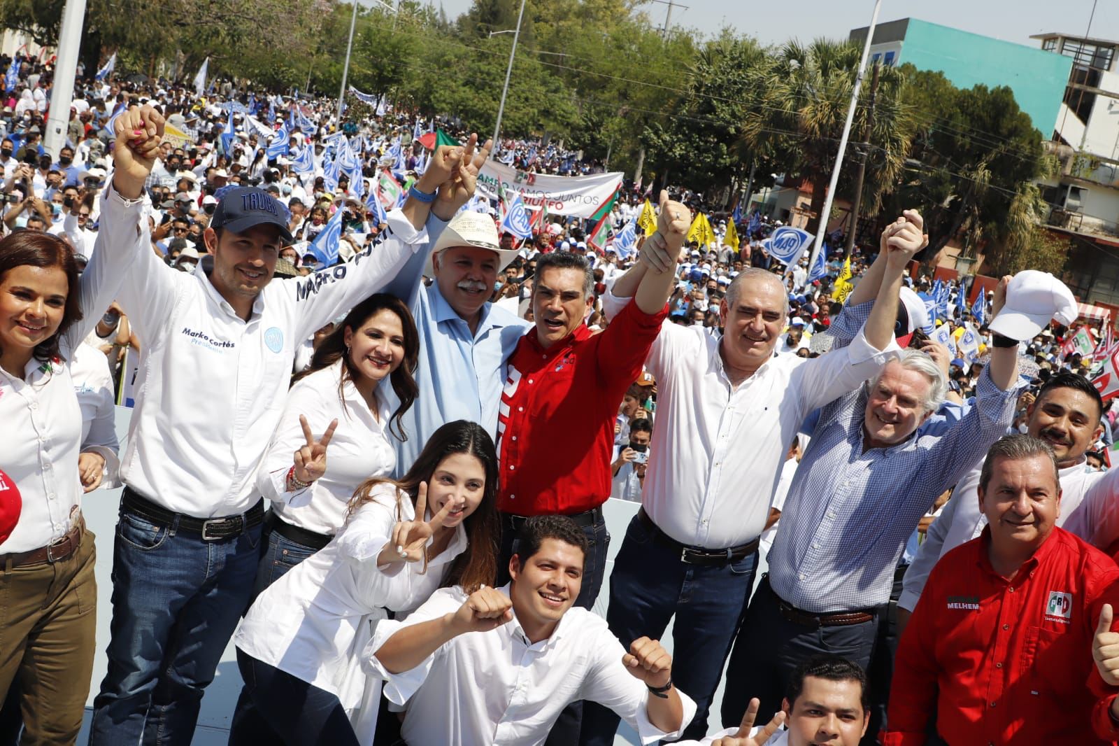 TRUKO MOSTRÓ MÚSCULO Y EL APOYO INCONDICIONAL DE SU FAMILIA.
