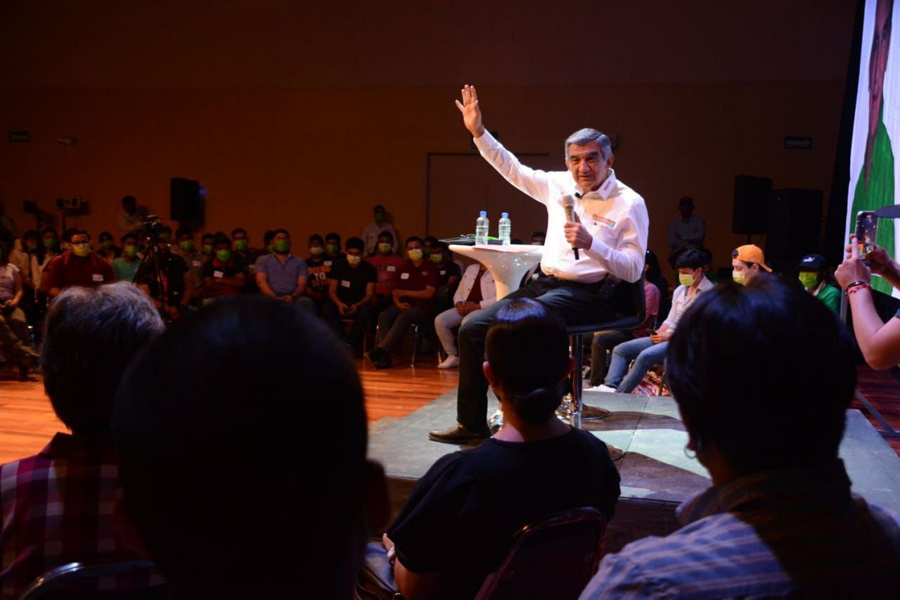 ESCUCHAR Y DAR RESULTADOS, OFRECE AMÉRICO A JÓVENES