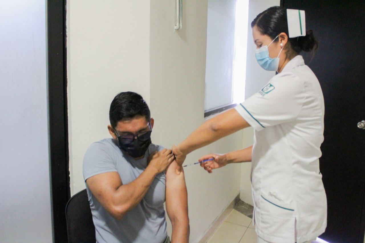 ES PUNTO DE VACUNACIÓN COVID CLÍNICA DEL DIF ALTAMIRA