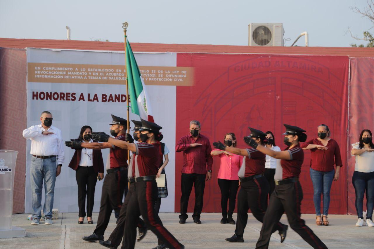 ENCABEZA ARMANDO MARTÍNEZ CEREMONIA DE HONORES A LA BANDERA EN ALTAMIRA