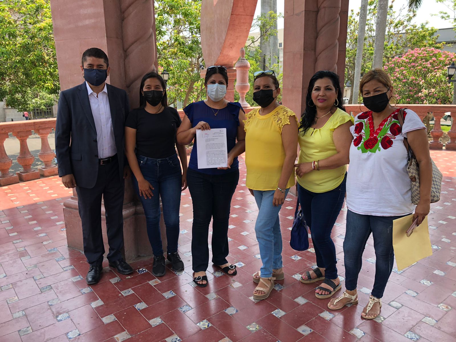 MUJERES PERIODISTAS BRINDAN RESPALDO A COMPAÑERA AGREDIDA