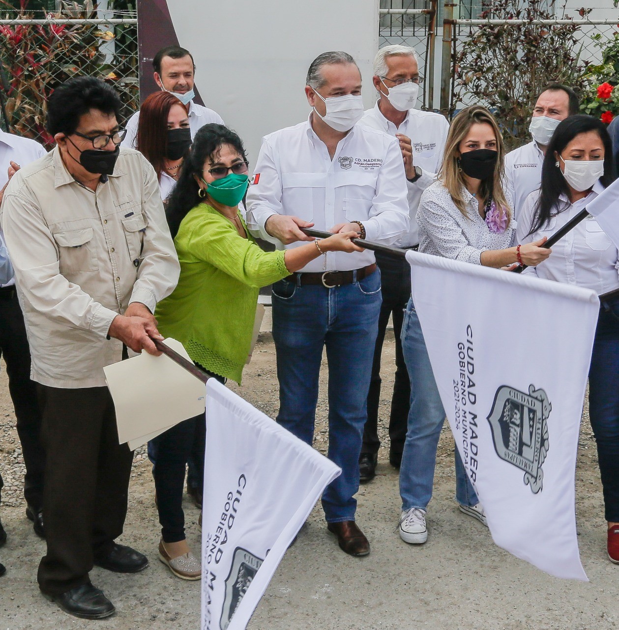 CUMPLE GOBIERNO DE ADRIÁN OSEGUERA CON ANHELO DE FAMILIAS MADERENSES