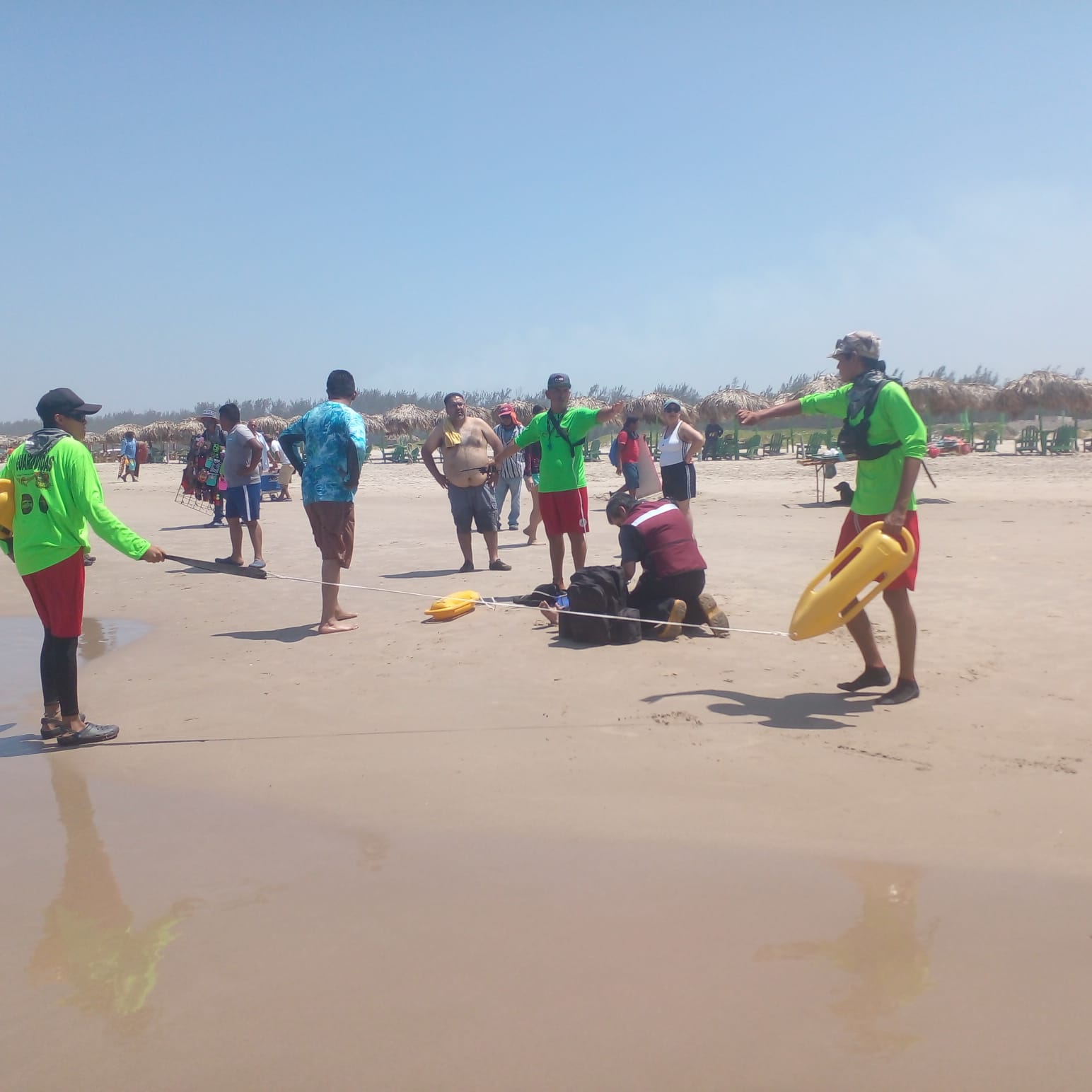 A PUNTO DE AHOGARSE DOS JOVENCITAS EN PLAYA MIRAMAR.
