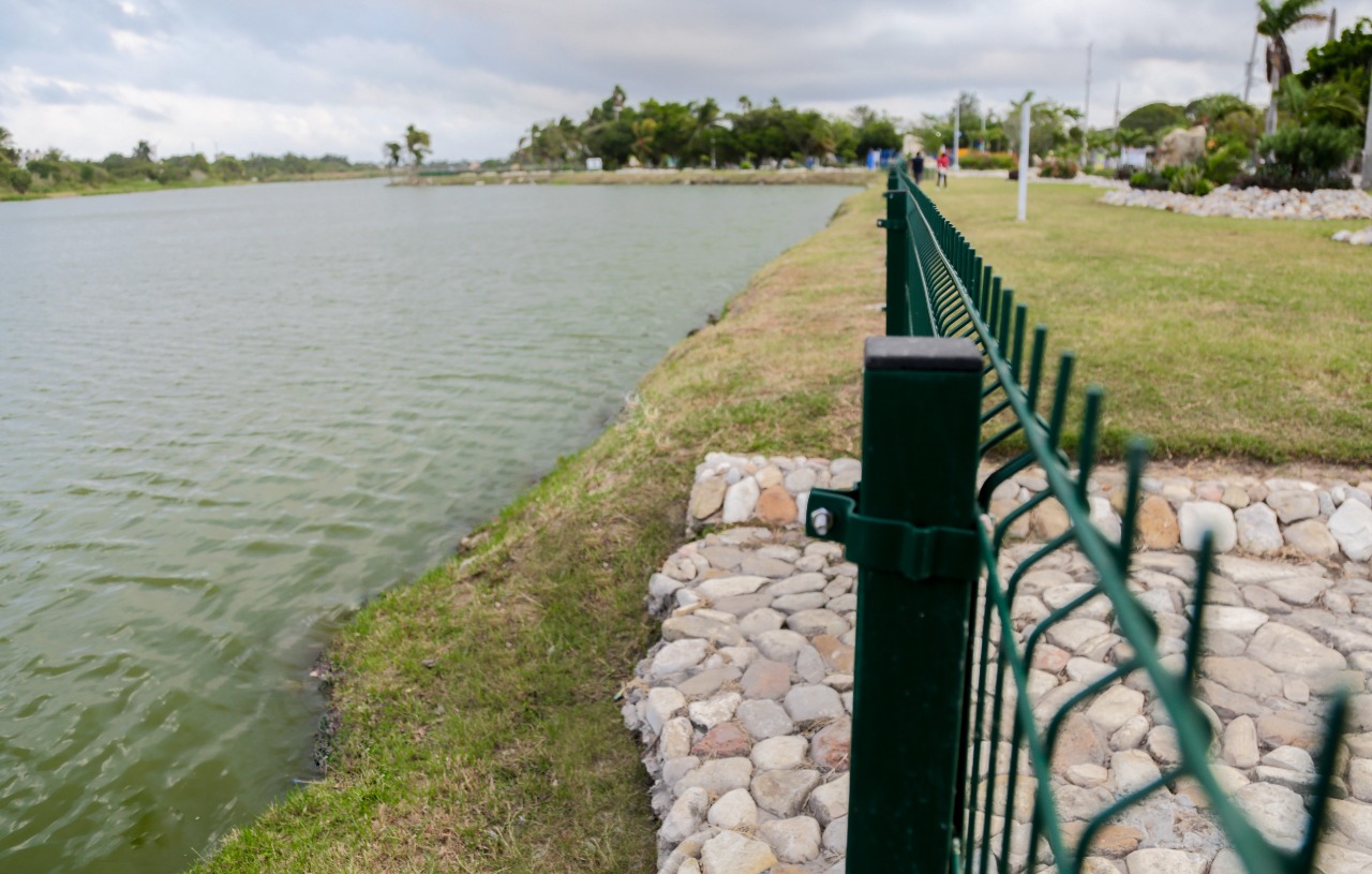AVANZAN TRABAJOS DE CERCADO PERIMETRAL EN LA LAGUNA NUEVO AMANECER