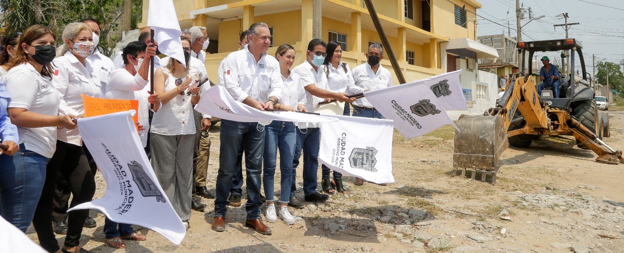 MODERNIZAN MÁS COLONIAS MADERENSES CON OBRAS DE PAVIMENTACIÓN