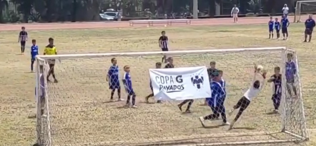 NIÑO “SUPERPORTERO”