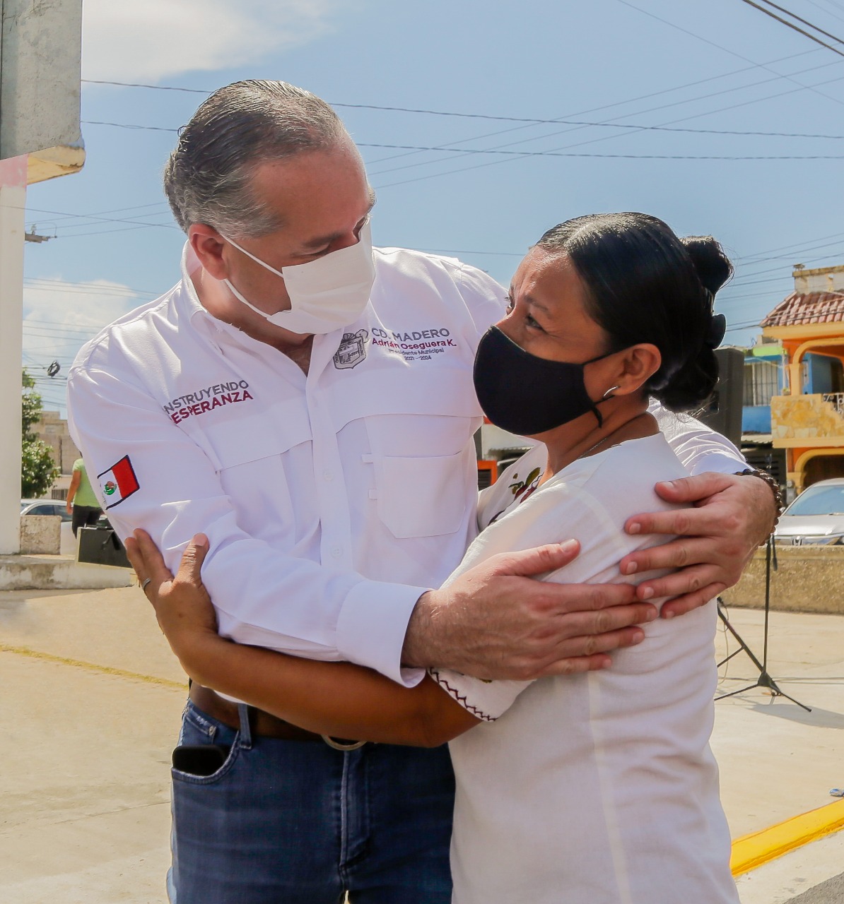 GOBIERNO DE ADRIÁN OSEGUERA CERCANO A LAS FAMILIAS MADERENSES