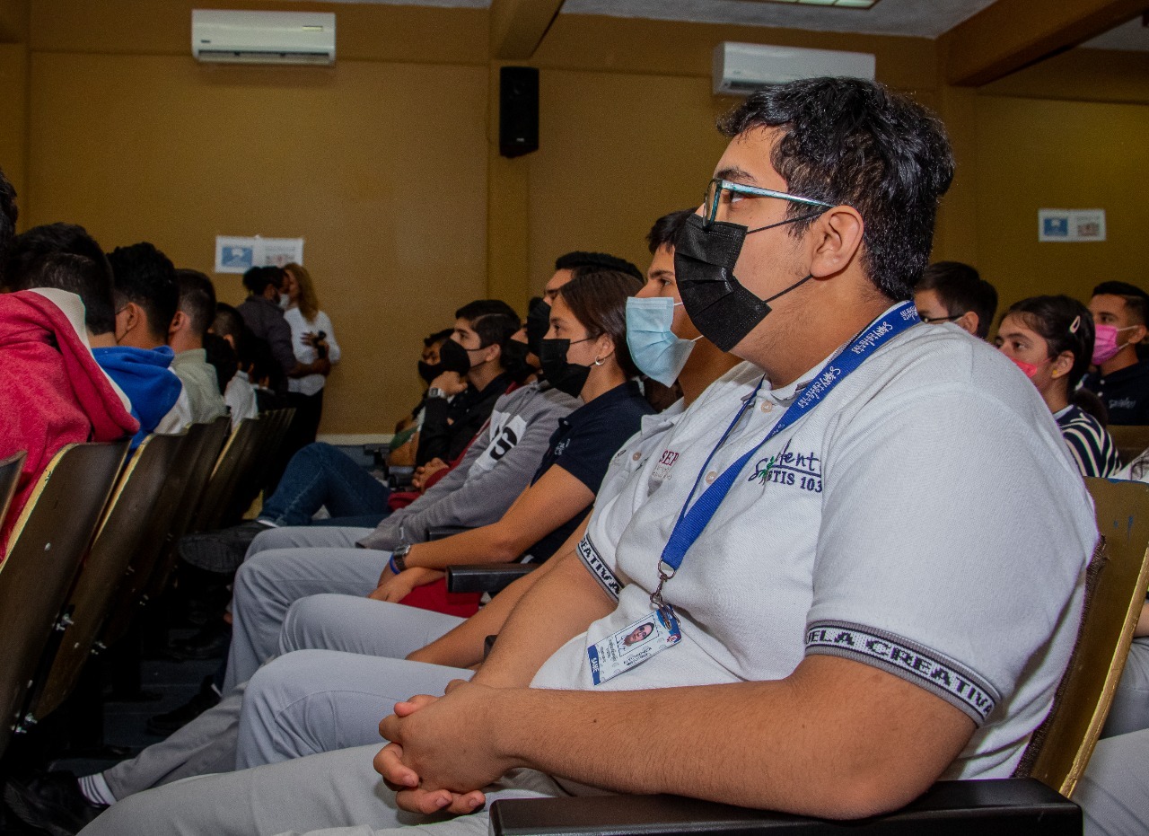 CONTRIBUYE DIF MADERO CON FORMACIÓN ACADÉMICA DE UNIVERSITARIOS.