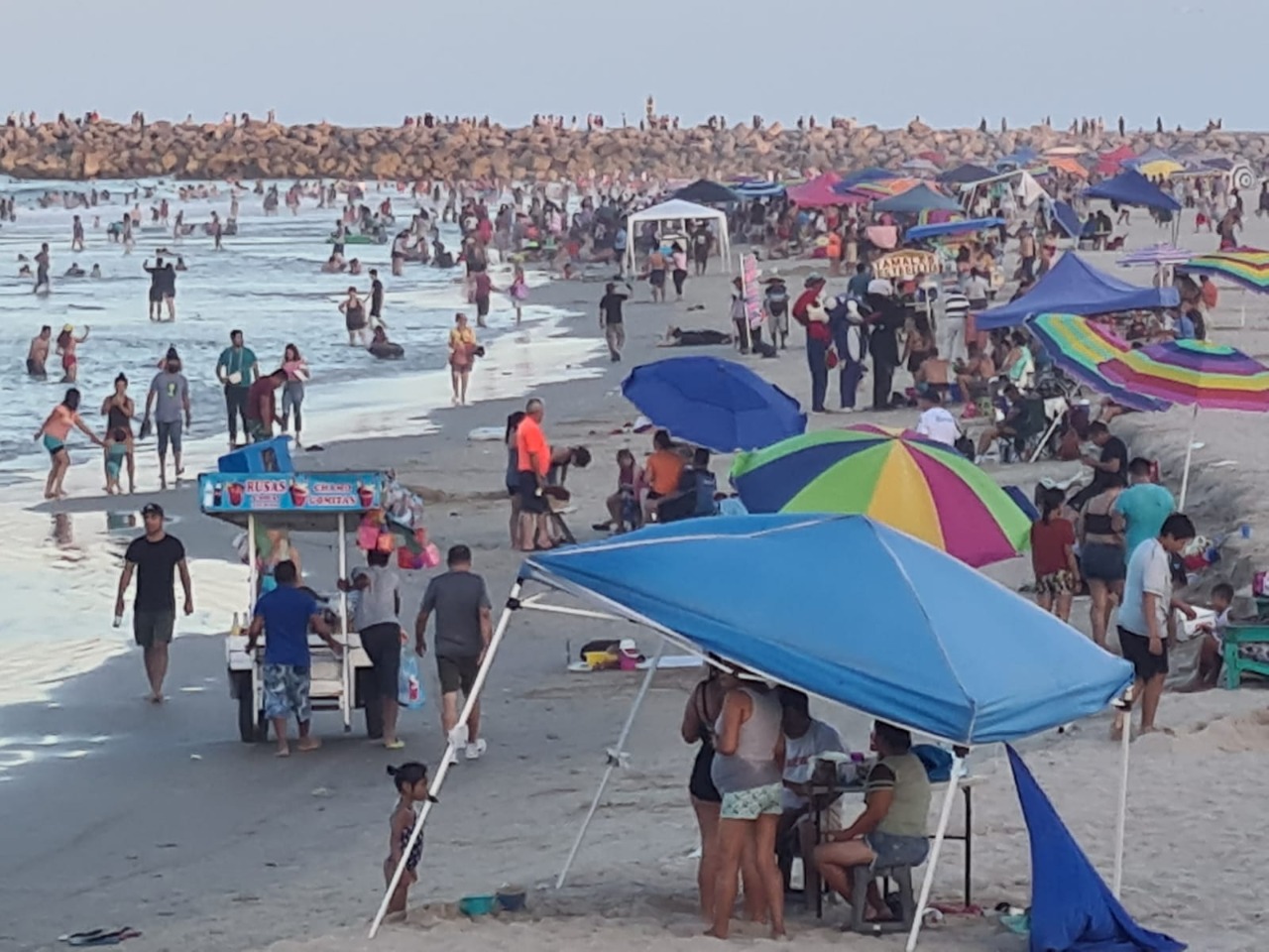 MILES DE TURISTAS ARRIBARON A PLAYA MIRAMAR DURANTE EL FIN DE SEMANA