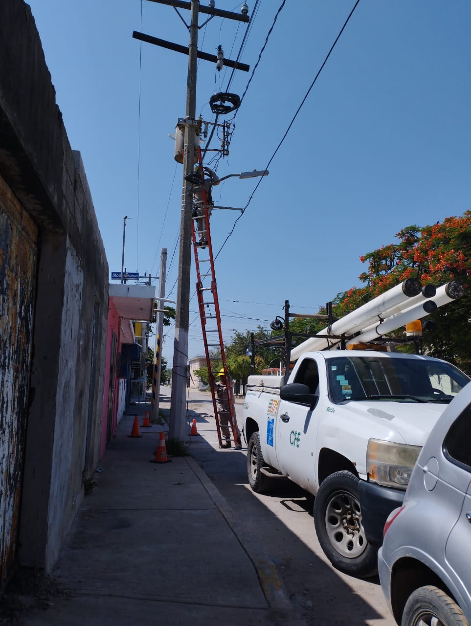 COLONOS DEL NORTE DE MADERO PIDEN CAMBIO DE TRANSFORMADOR, ES OBSOLETO Y LOS DEJA SIN LUZ.