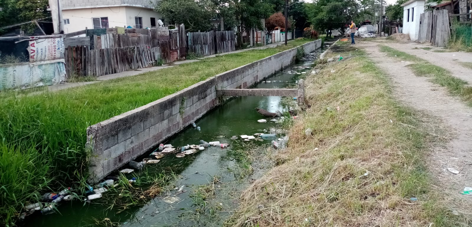 Ciudadanía Sigue Tirando Basura En Canales
