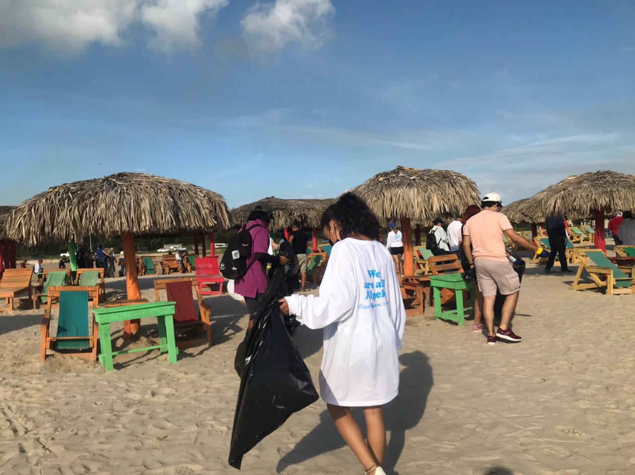 GOBIERNO DE CIUDAD MADERO, INICIATIVA PRIVADA Y VOLUNTARIOS SE UNEN EN JORNADA DE LIMPIEZA DE PLAYA MIRAMAR