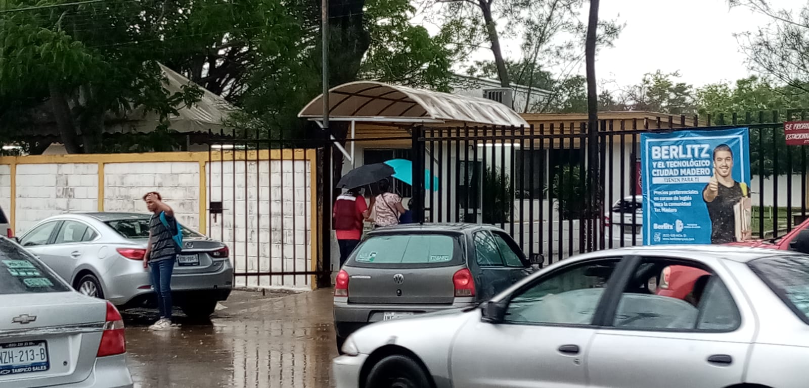 LLUVIA NO IMPIDE JORNADA DE VACUNACIÓN ANTICOVID EN MADERO.