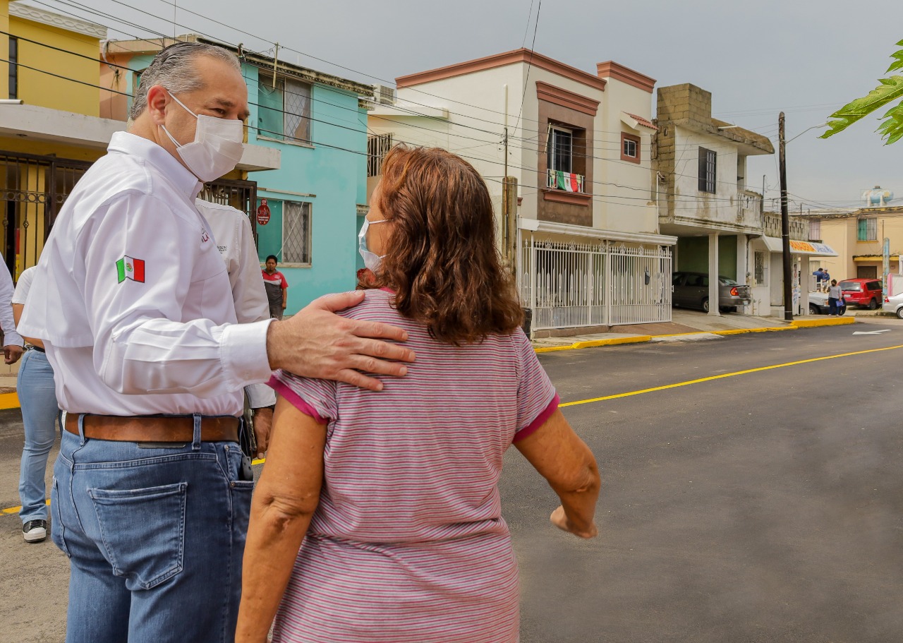 RECONOCEN VECINOS MADERENSES ACCIONES DEL GOBIERNO DE ADRIÁN OSEGUERA