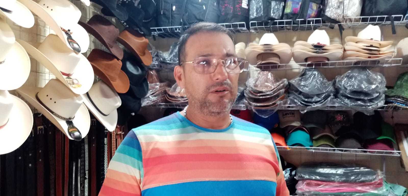 COMERCIANTES PIDEN REGRESO DE POLICÍA MUNICIPAL.