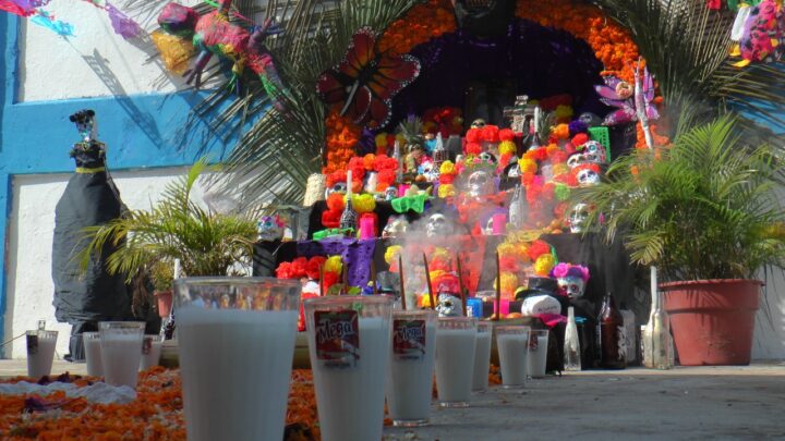 ESCUELAS FESTEJAN DÍA DE MUERTOS