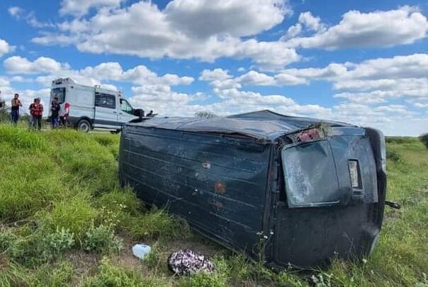 VOLCADURA EN EL TRAMO CARRETERO SOTO LA MARINA-RAYONES