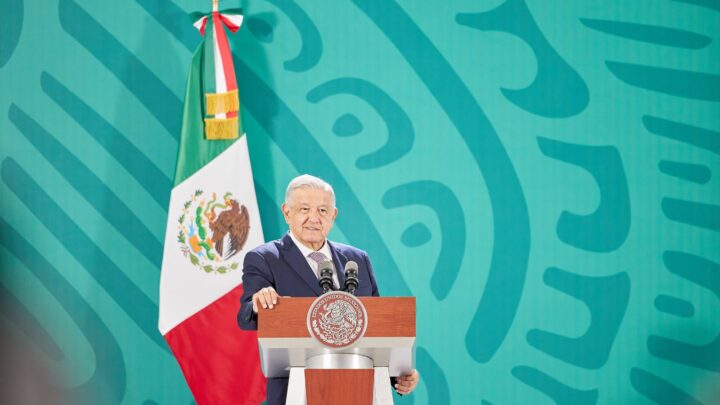 Sueldos y Prestaciones de la Burocracia Estatal Están Asegurados: AMLO
