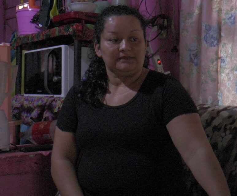 MUJER PIDE AYUDA PARA TRATAMIENTO MÉDICO