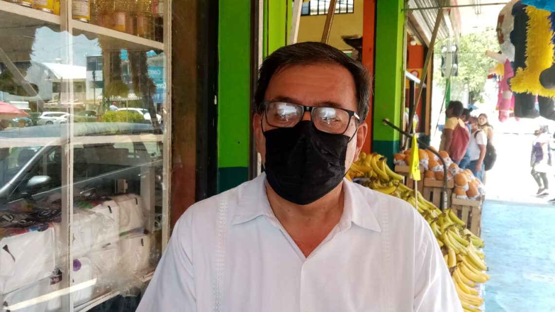 PROFECO TRATA DE CLAUSURAR NEGOCIOS EN MADERO AL REALIZAR VERIFICACIONES, COMERCIANTES LO IMPIDEN.