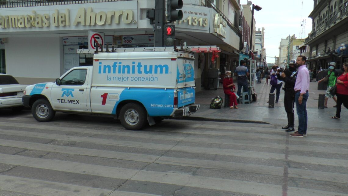 UNIDAD DE TELMEX INFRINGE PASO PEATONAL