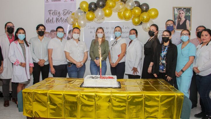 PRESIDENTA DEL DIF MADERO RECONOCE A LOS MÉDICOS EN SU DÍA