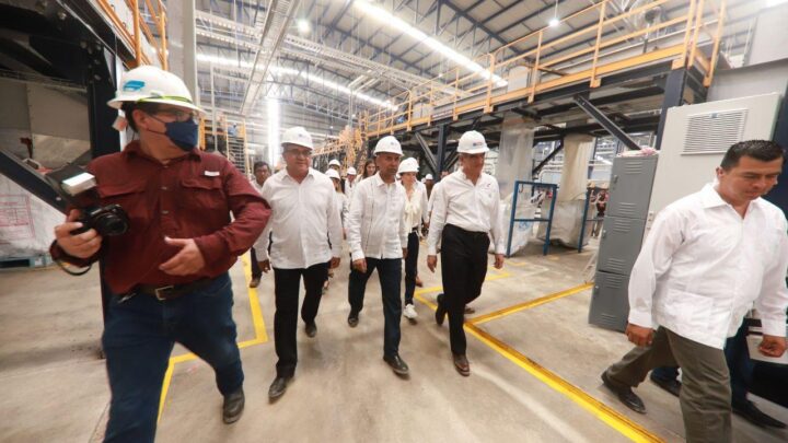 INAUGURA ALCALDE JUNTO A GOBERNADOR DEL ESTADO PLANTA RECICLADORA DE FLEX AMÉRICAS
