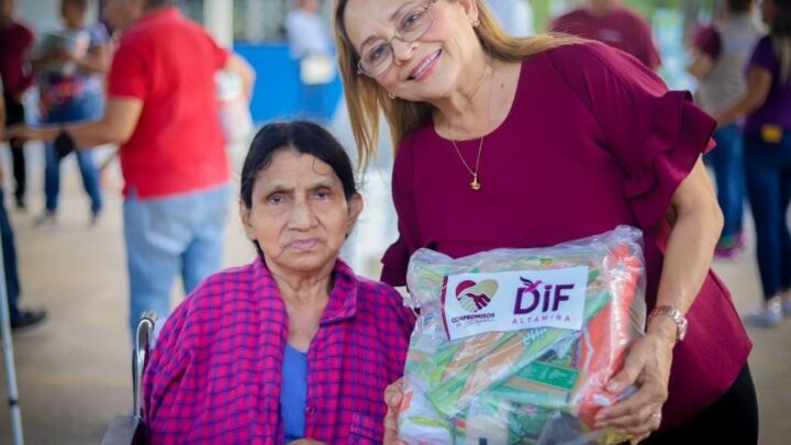 ENTREGA DIF ALTAMIRA APOYOS ALIMENTICIOS