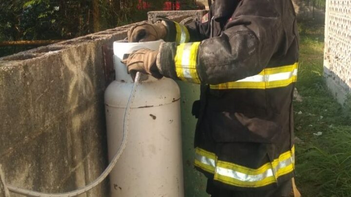 ATIENDE BOMBEROS DE CIUDAD MADERO REPORTES POR CILINDROS DE GAS EN MAL ESTADO.